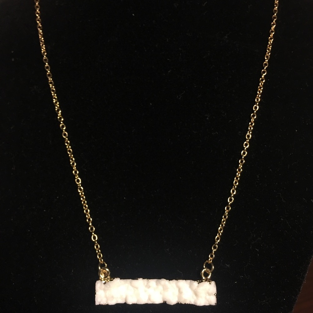 BP FAUX STONE NECKLACE